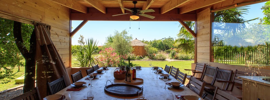 IMG_16075798_Salle-a-Manger Tinal de l'Hermitage Hebergement La-Roche-de-Glun Drome.jpg