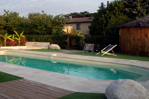 piscine du gite de groupe pour amis