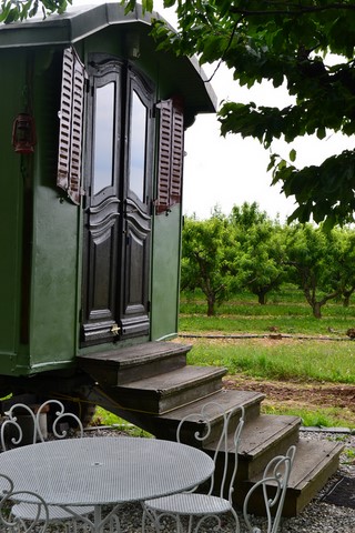 l'entrée de la roulotte